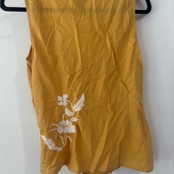 Odille Anthropology Gold Tank Top with White Floral Embroidery - Picture 7 of 8